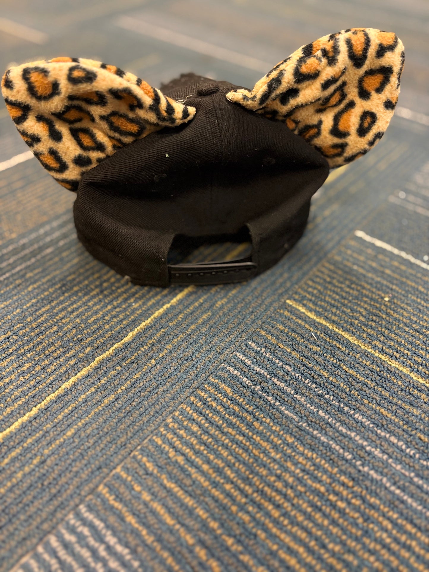 R7PZI FURRY HAT
