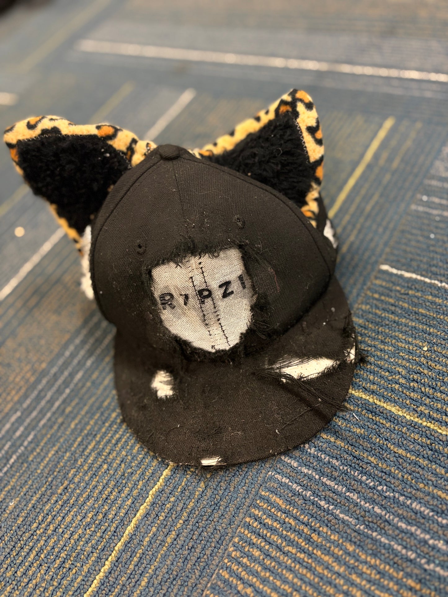 R7PZI FURRY HAT